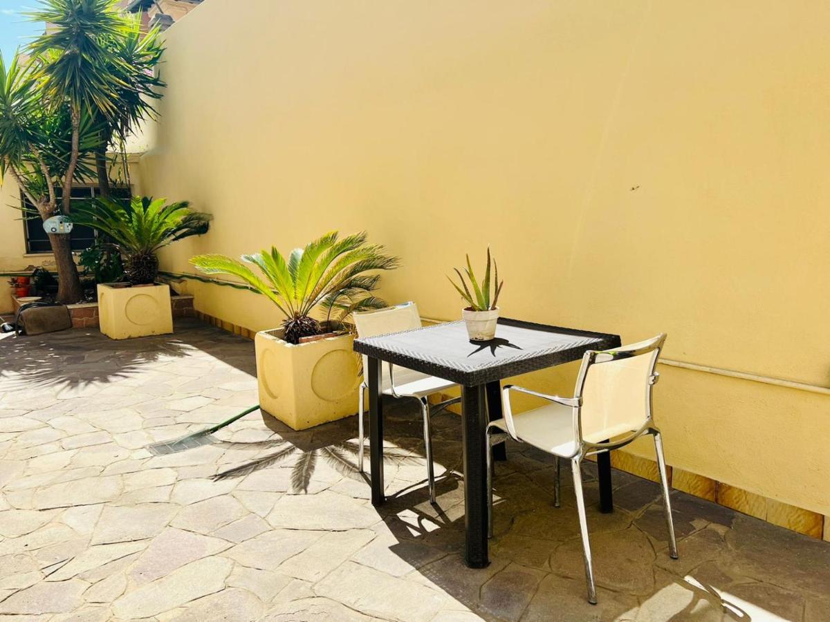 Surf House Appartement Ostia Buitenkant foto